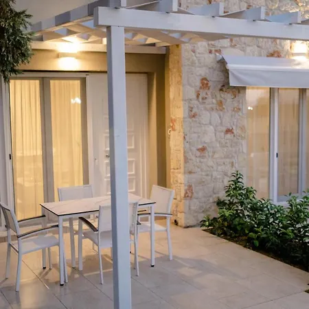 Casale Luxury House - Luxury Garden Maisonettes Semesterbostad *